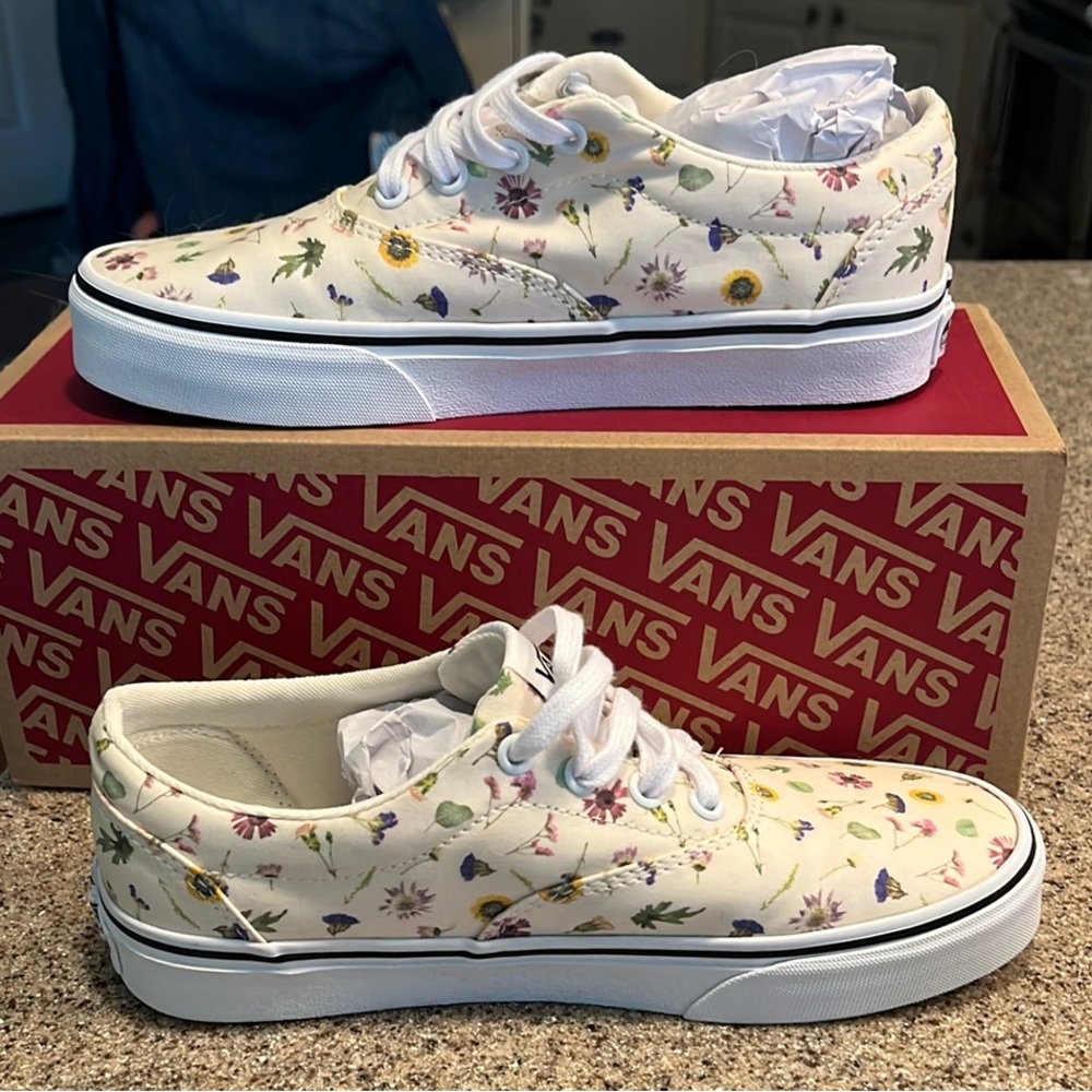 Vans Doheny Pressed Floral Classic Women's Shoes • Size 6.5  (runs big)